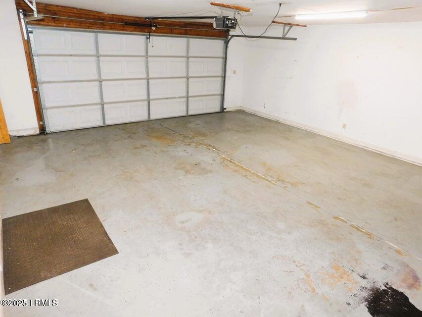 4348 Pinewood Circle Beaufort, SC 29906 - Photo 13 of 20 Garage