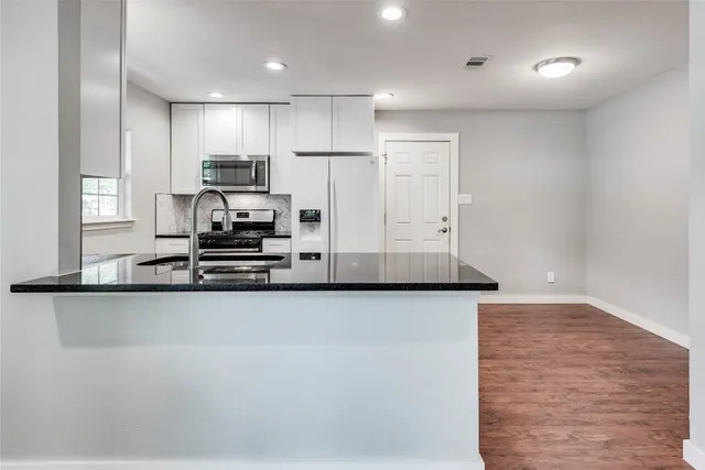 $2,100 | 6511 Pevensey Drive, Austin, TX 78745