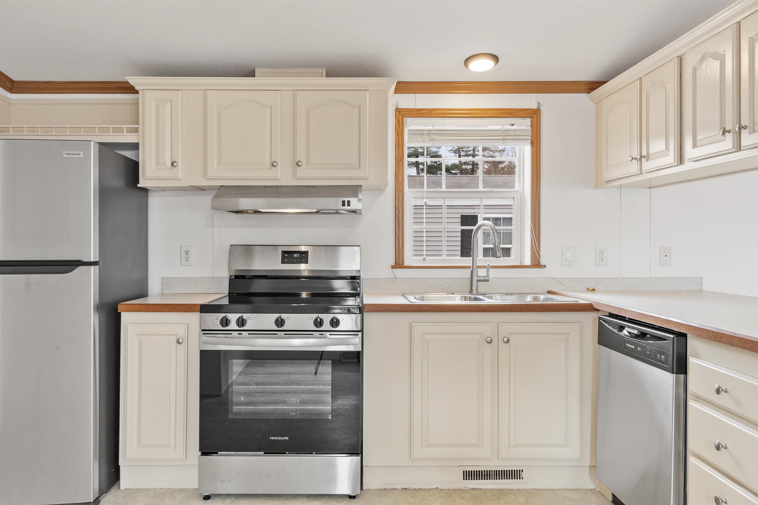 5 R Arrow Drive Salem, NH 03079 - Photo 16 of 29