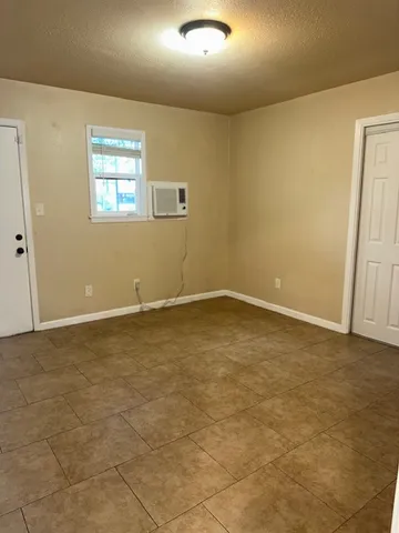 $945 | 5509 Guadalupe Street, Unit 103, Austin, TX 78751