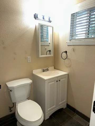 $945 | 5509 Guadalupe Street, Unit 103, Austin, TX 78751
