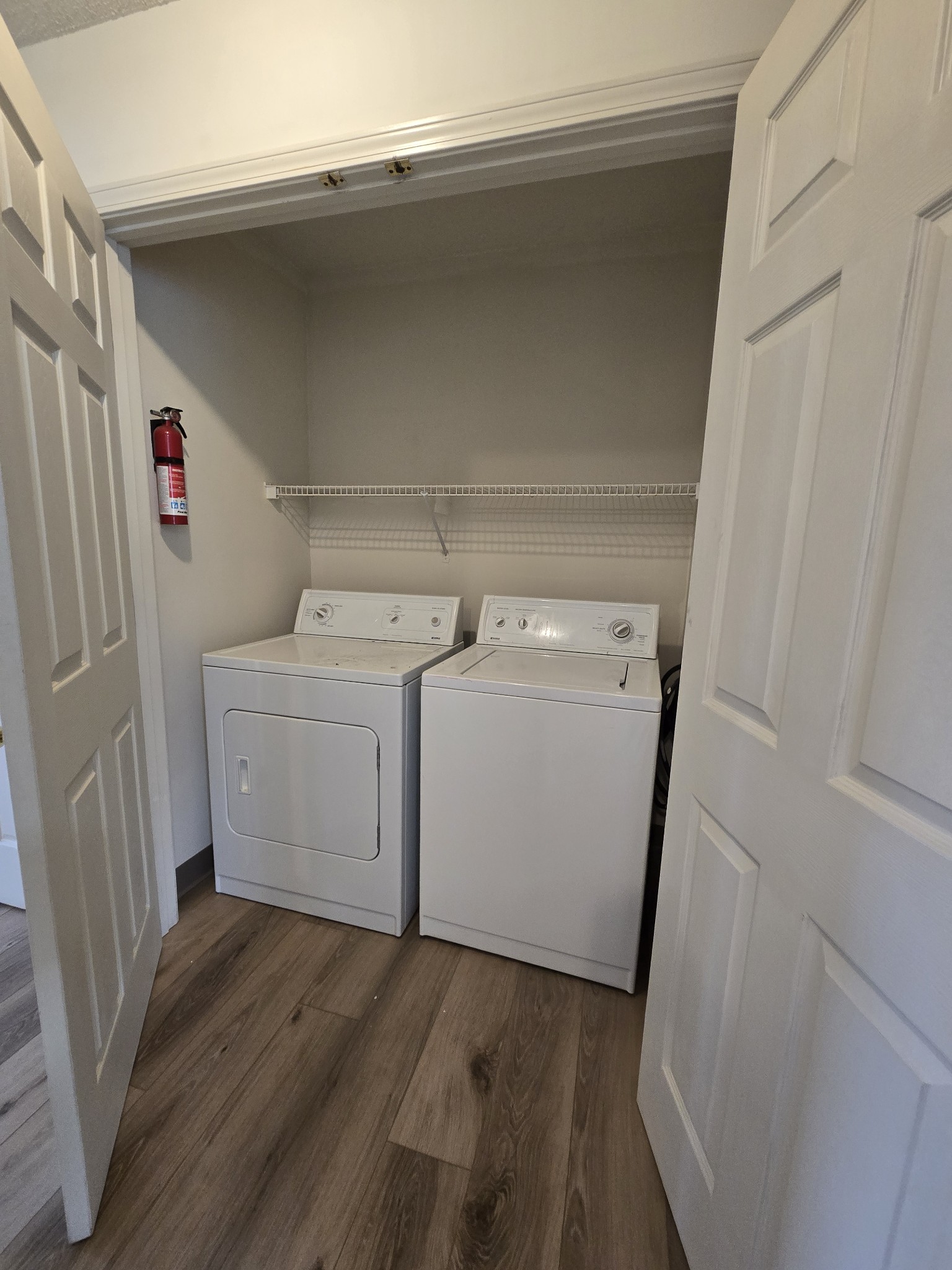 237 State Line Road Oak Grove, KY 42262 - Photo 7 of 20 a utility room with dryer and washer