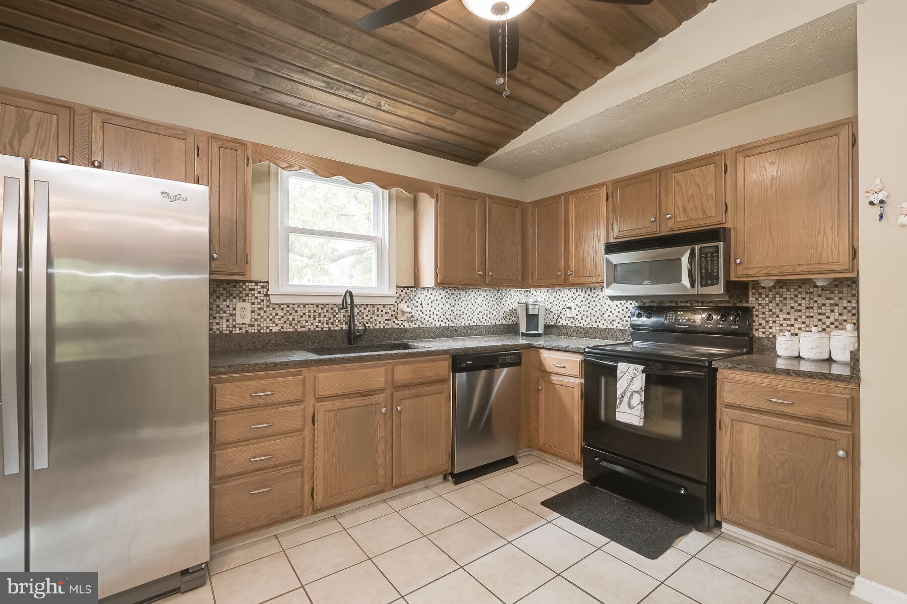 1208 Hunter Road Pasadena, MD 21122 - Photo 8 of 26 Gallery Image 8