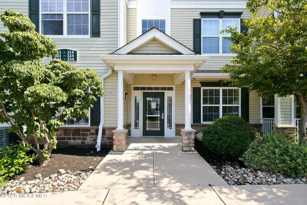 $3,150 | 313 Mill Pond Way, Eatontown, NJ 07724