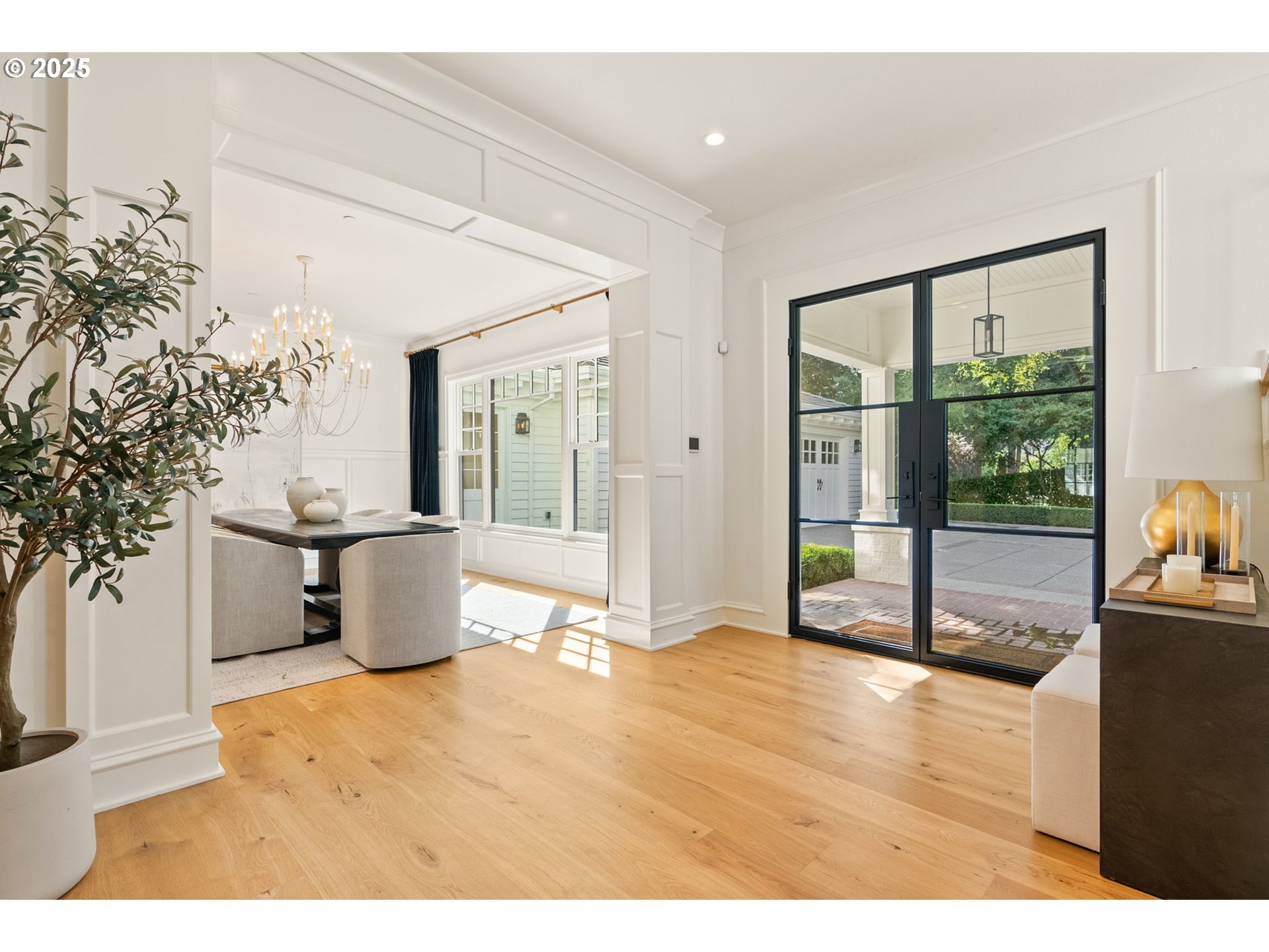 1819 South Radcliffe Road Portland, OR 97219 - Photo 11 of 48 a view of a livingroom with furniture window and wooden floor