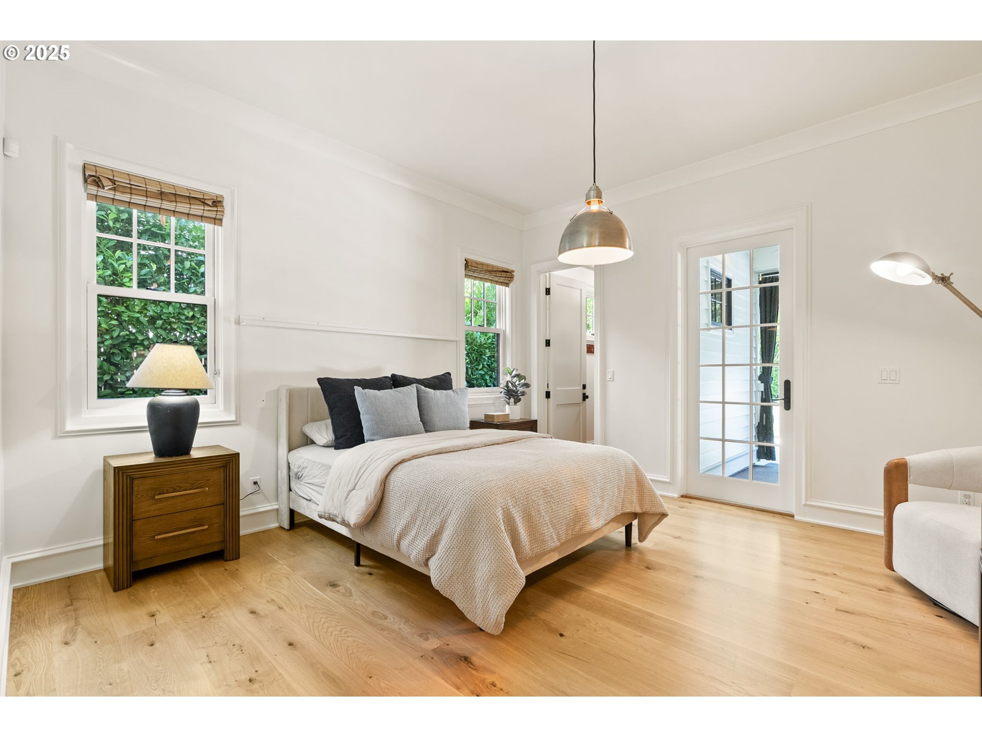 1819 South Radcliffe Road Portland, OR 97219 - Photo 28 of 48 a bedroom with bed and window