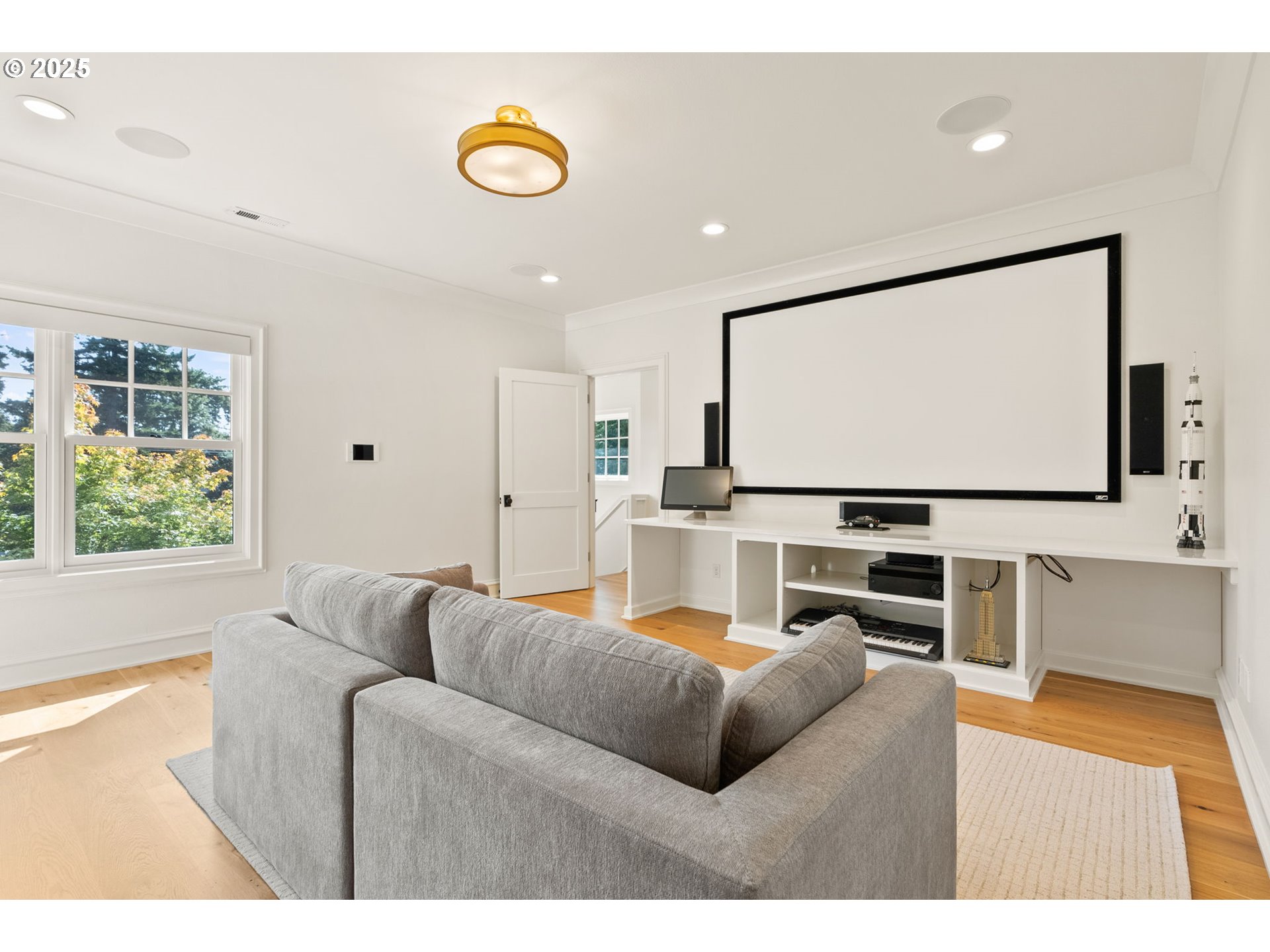 1819 South Radcliffe Road Portland, OR 97219 - Photo 30 of 48 a living room with furniture and a flat screen tv