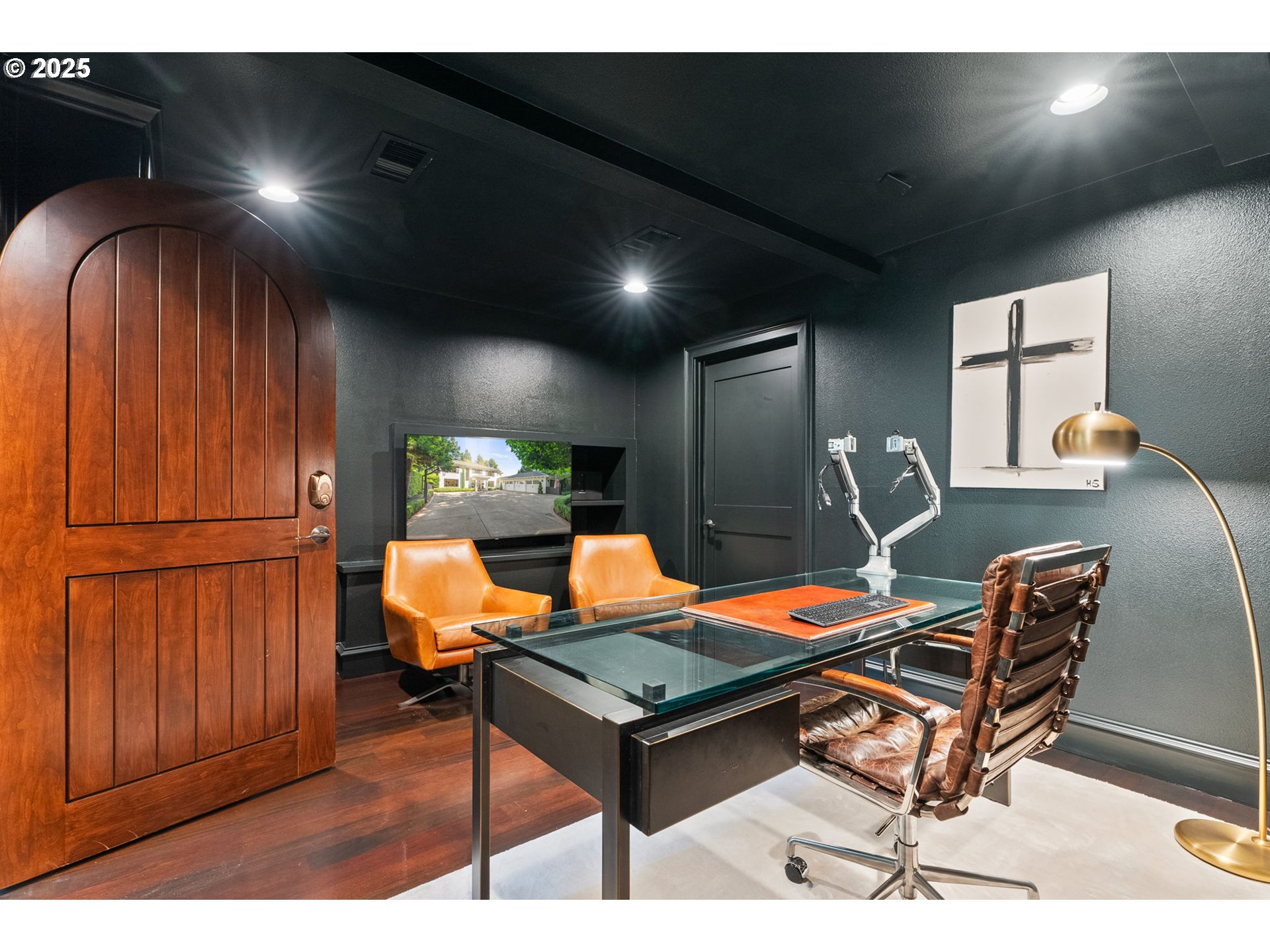 1819 South Radcliffe Road Portland, OR 97219 - Photo 36 of 48 a room with furniture and air hockey table