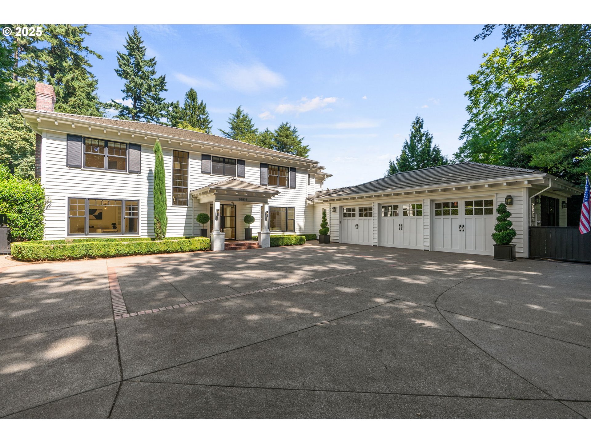 1819 South Radcliffe Road Portland, OR 97219 - Photo 46 of 48 a view of a house with a street