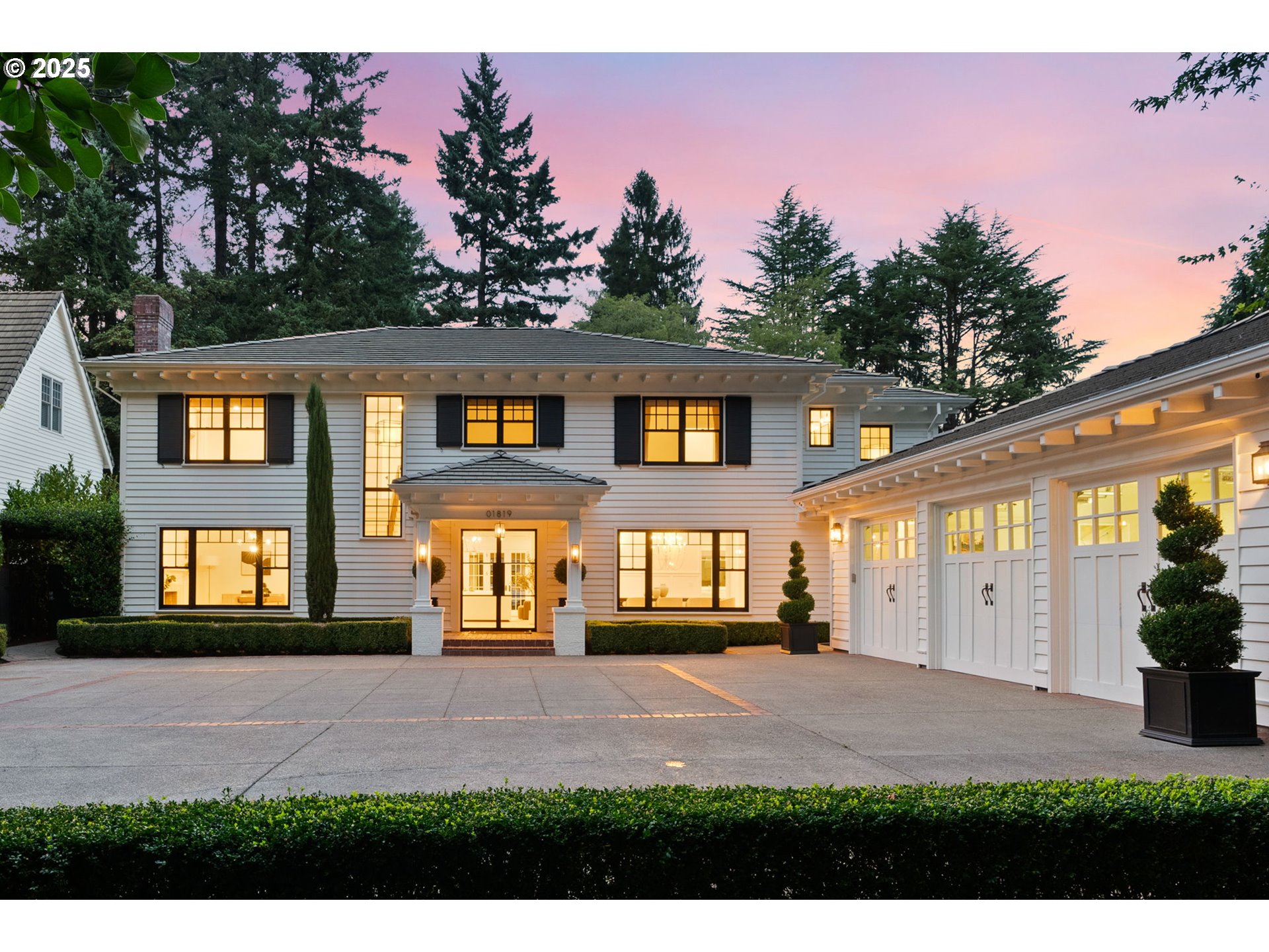 1819 South Radcliffe Road Portland, OR 97219 - Photo 9 of 48 a front view of a house with a yard