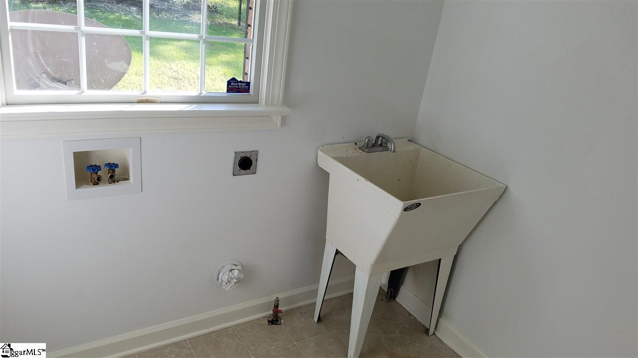 110 Laurel Road Easley, SC 29642 - Photo 15 of 24 Has hookups for Gas or Electric Dryer
