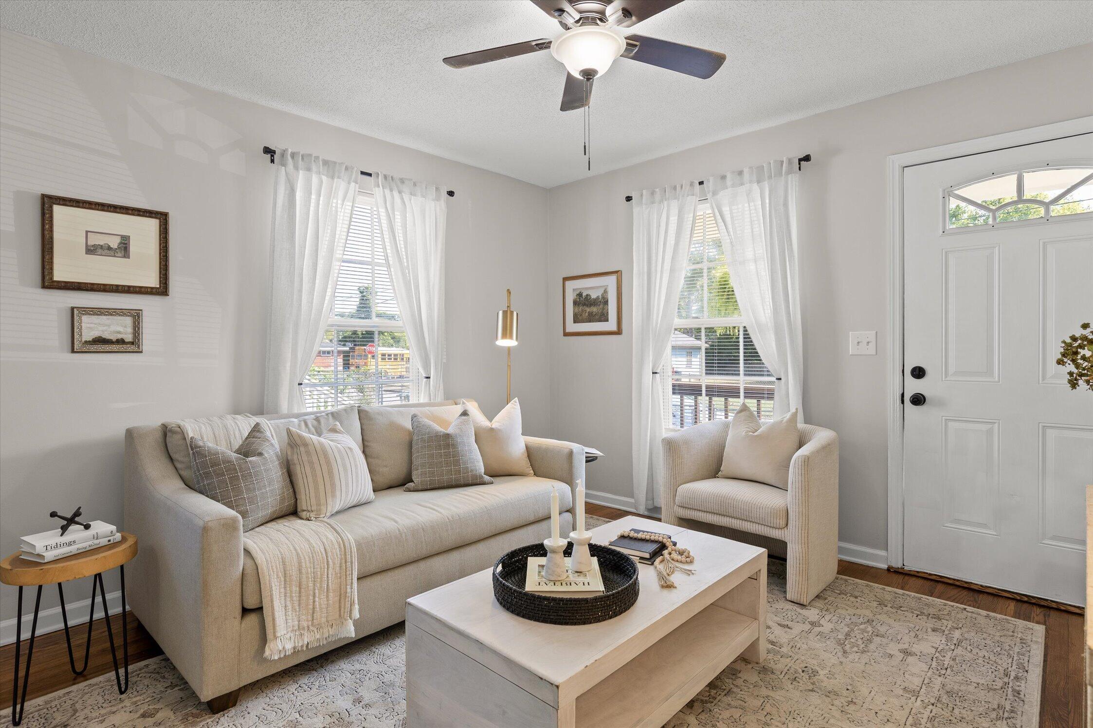 1815 Walker Road Chattanooga, TN 37404 - Photo 14 of 28 Living room
