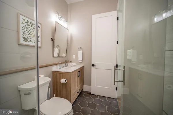 a view of entryway and hall