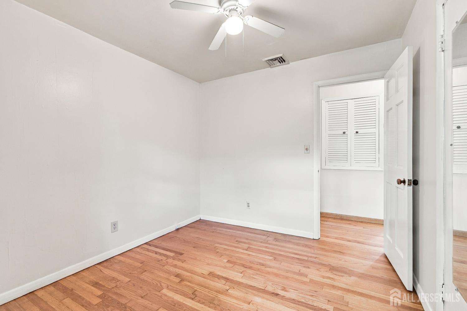 943 New Dover Road Edison, NJ 08820 - Photo 18 of 30 Gallery Image 18