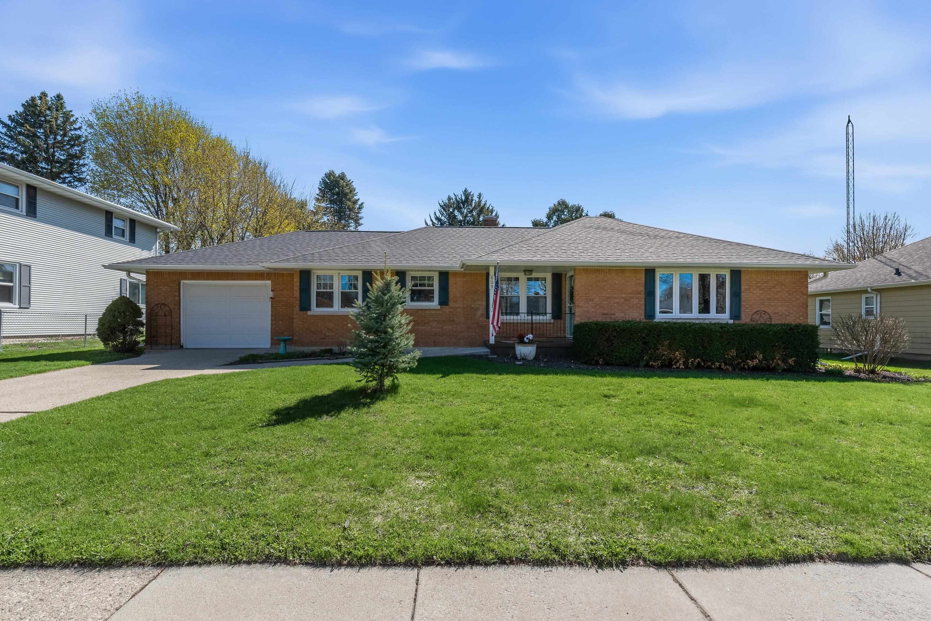 809 Grove Beaver Dam Beaver Dam, WI 53916 - Photo 2 of 33