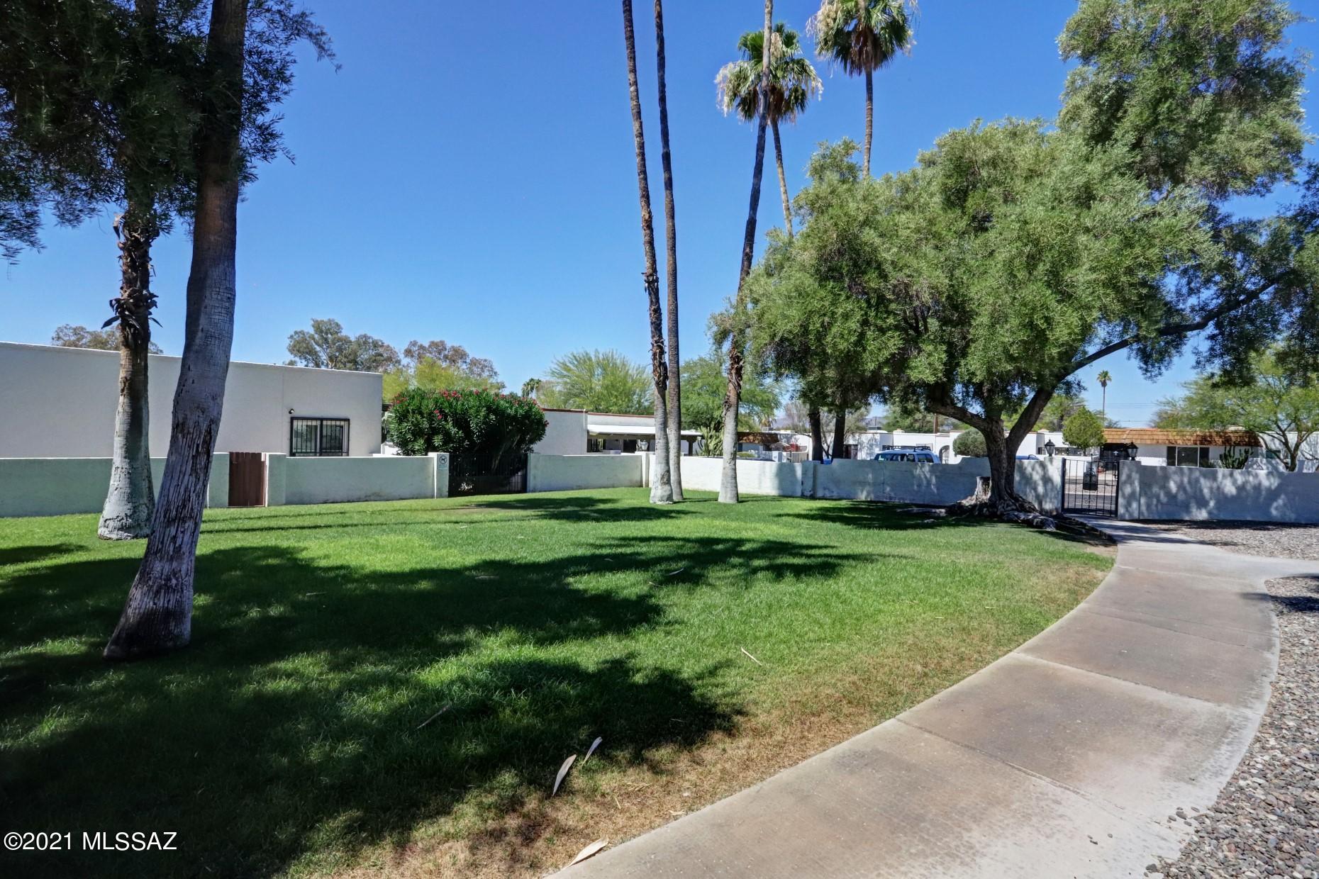 660 East River Road, Unit I Tucson, AZ 85704 - Photo 30 of 37
