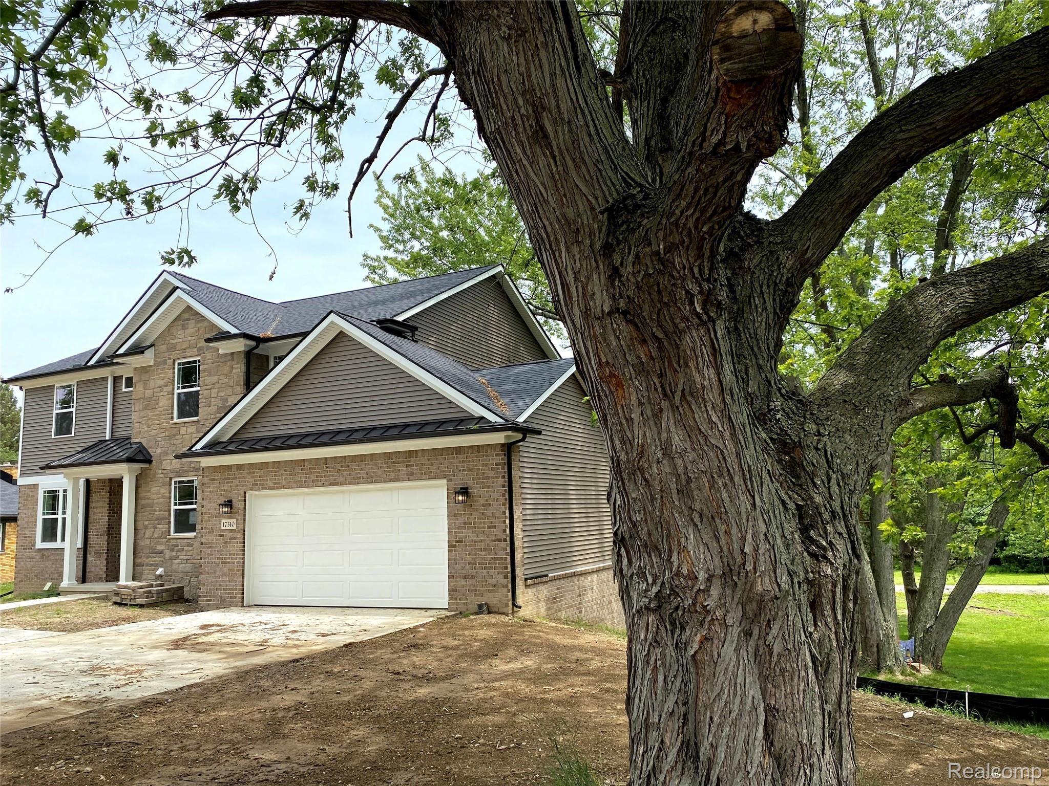 17310 Wayne Road Livonia, MI 48152 - Photo 2 of 47 2 Front of Home.jpg