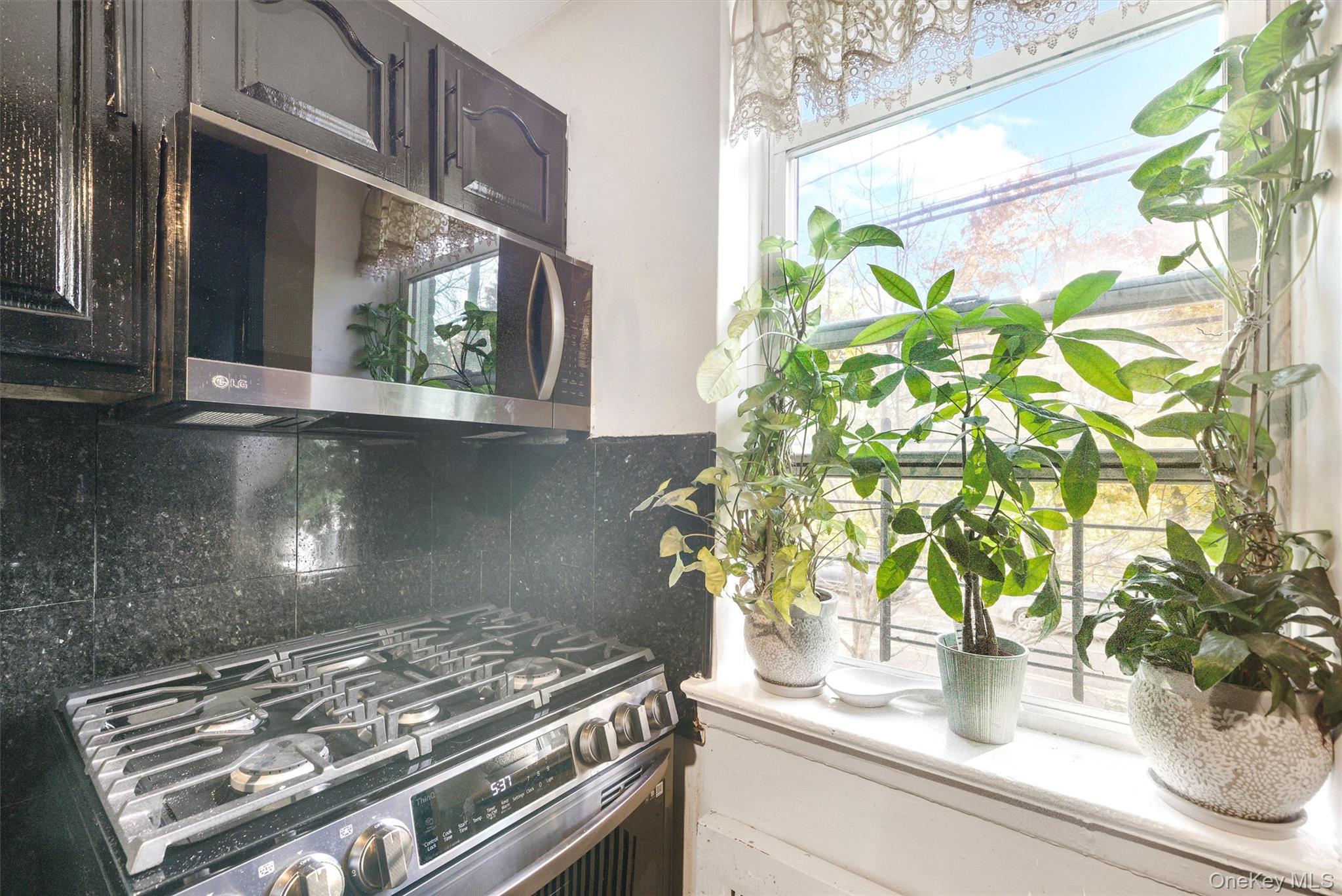 4295 Webster Avenue, Unit 1D Bronx, NY 10470 - Photo 14 of 21 a vase of flowers sitting on a table