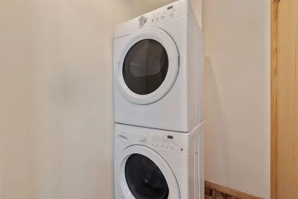 a close up view of a washer and dryer
