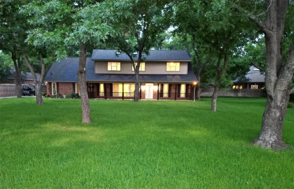 $469,000 | 6003 Oakwood Court, Granbury, TX 76049