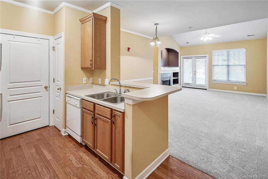 18605 Ruffner Drive, Unit 3B Cornelius, NC 28031 - Photo 4 of 37