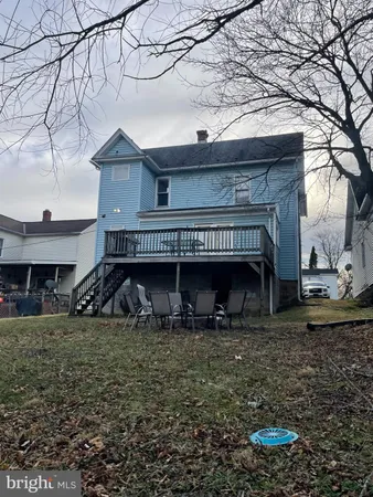 a view of a house with a yard and garage