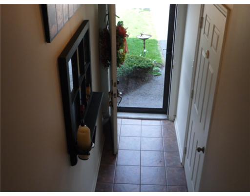 2301 Old Greentree Road Carnegie, PA 15106 - Photo 13 of 17 Entry/Foyer.