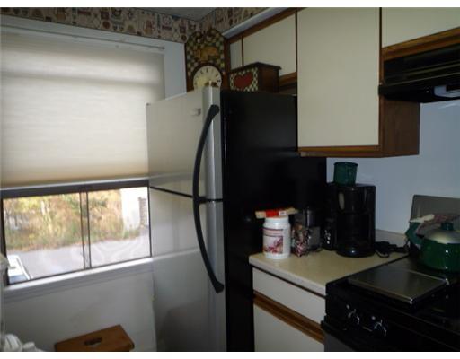 2301 Old Greentree Road Carnegie, PA 15106 - Photo 6 of 17 Kitchen.