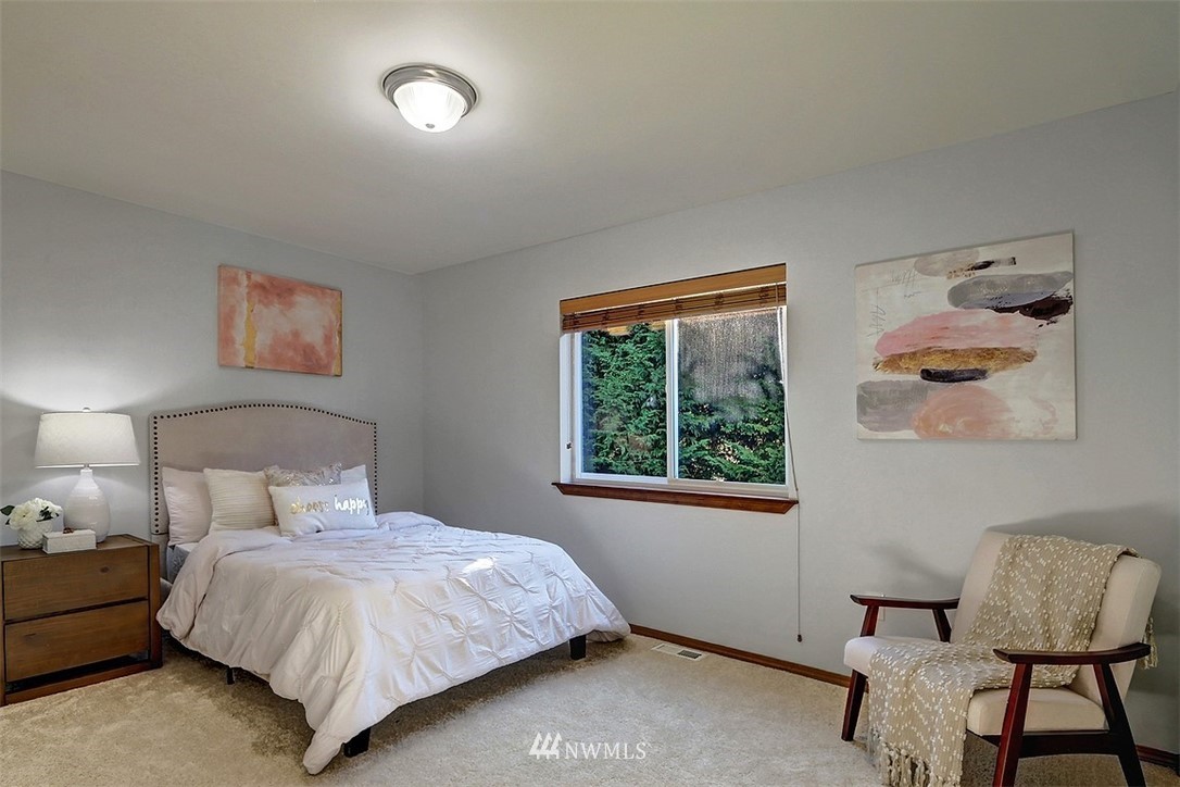 9430 Northeast 173rd Place Bothell, WA 98011 - Photo 23 of 32