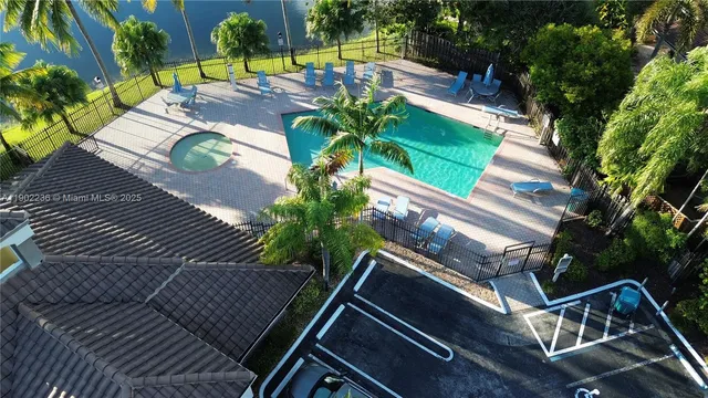 a view of a yard with plants