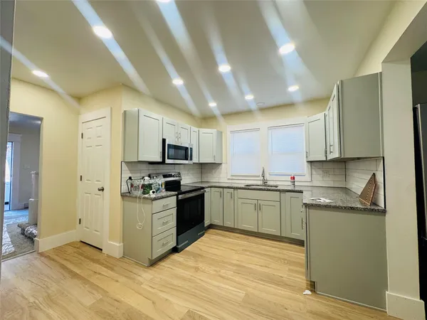 $2,000 | 202 Cleveland Avenue, Endicott, NY 13760