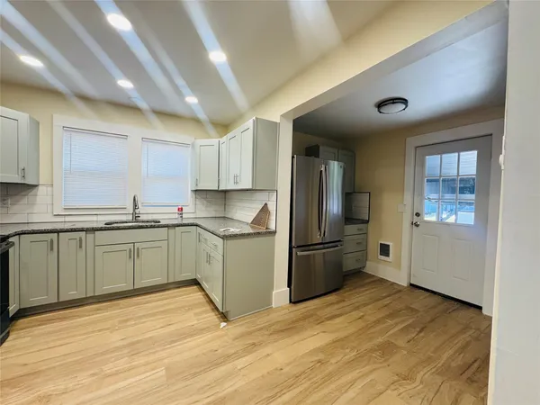 $2,000 | 202 Cleveland Avenue, Endicott, NY 13760