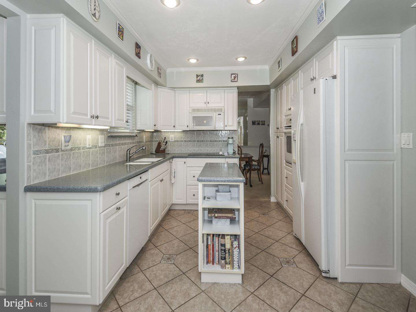 245 Aspen Road Yardley, PA 19067 - Photo 9 of 30 Gallery Image 9