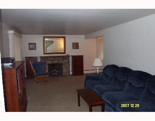 206 Houston Road Pittsburgh, PA 15237 - Photo 2 of 8 Living Room.