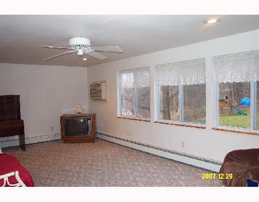 206 Houston Road Pittsburgh, PA 15237 - Photo 5 of 8 Den/Family/Great Room.
