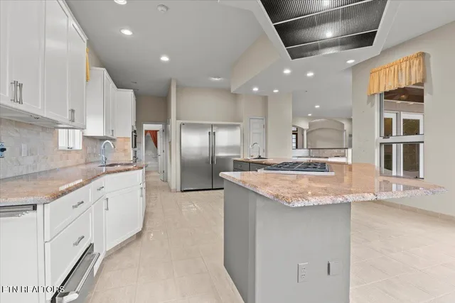 $999,900 | 130 Pointe Summit Drive, Greenback, TN 37742