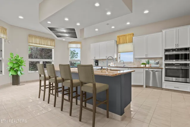 $999,900 | 130 Pointe Summit Drive, Greenback, TN 37742