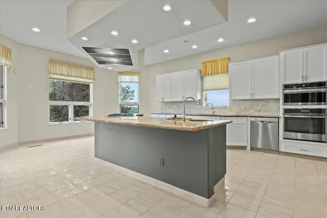 $999,900 | 130 Pointe Summit Drive, Greenback, TN 37742