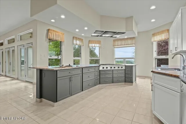 $999,900 | 130 Pointe Summit Drive, Greenback, TN 37742