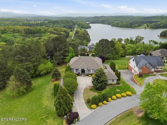 $999,900 | 130 Pointe Summit Drive, Greenback, TN 37742