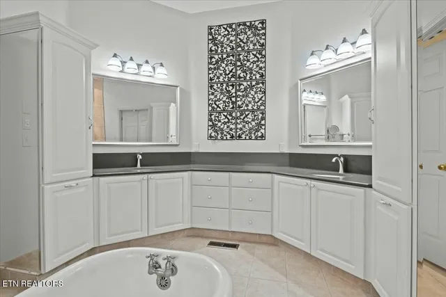 $999,900 | 130 Pointe Summit Drive, Greenback, TN 37742