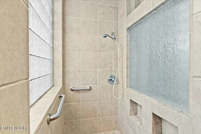 $999,900 | 130 Pointe Summit Drive, Greenback, TN 37742