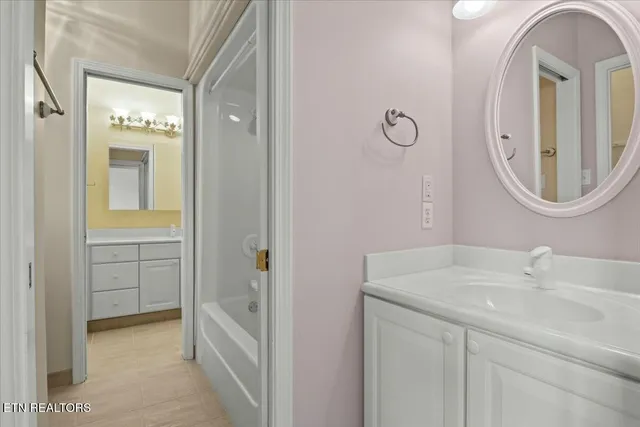 $999,900 | 130 Pointe Summit Drive, Greenback, TN 37742