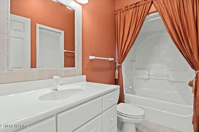 $999,900 | 130 Pointe Summit Drive, Greenback, TN 37742