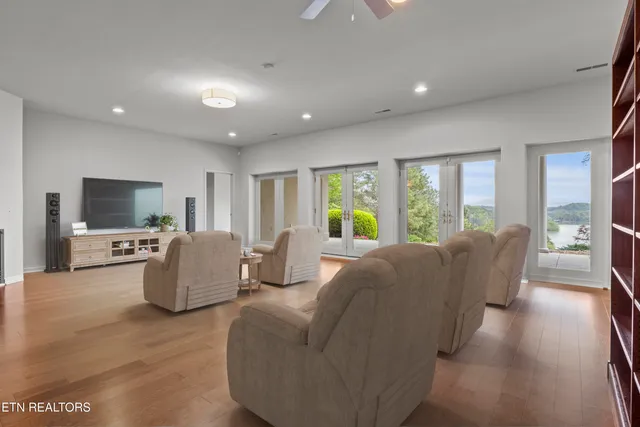 $999,900 | 130 Pointe Summit Drive, Greenback, TN 37742