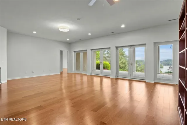 $999,900 | 130 Pointe Summit Drive, Greenback, TN 37742