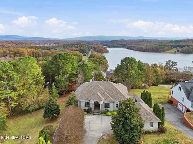 $999,900 | 130 Pointe Summit Drive, Greenback, TN 37742