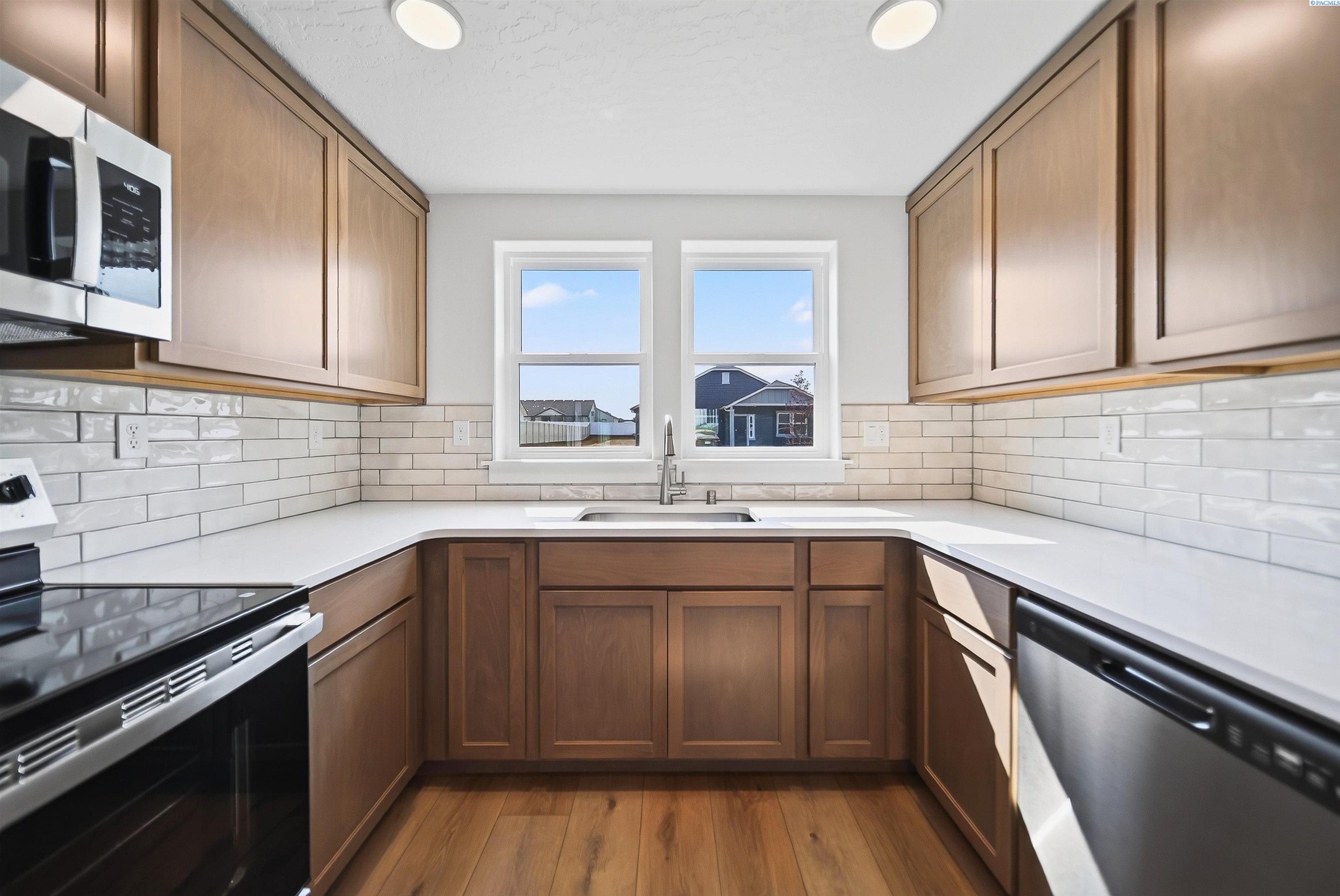 141 Bitters Loop Grandview, WA 98930 - Photo 3 of 11 Gallery Image 3