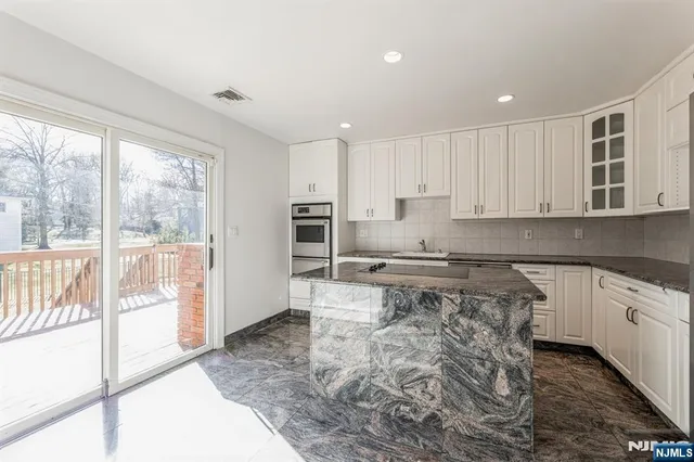 $6,000 | 562 Franklin Avenue, Franklin Lakes, NJ 07417