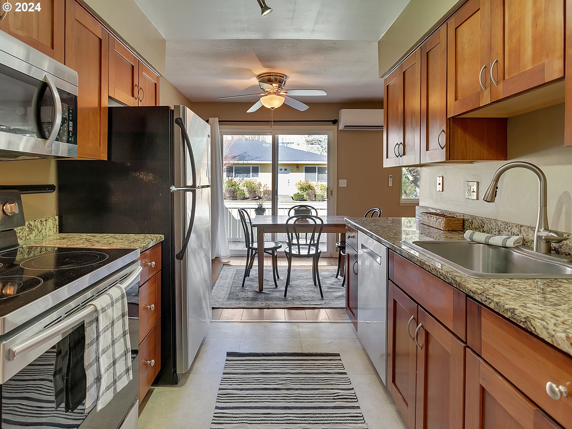 2531 Southwest Spring Garden Street, Unit 16 Portland, OR 97219 - Photo 11 of 36 Gallery Image 11